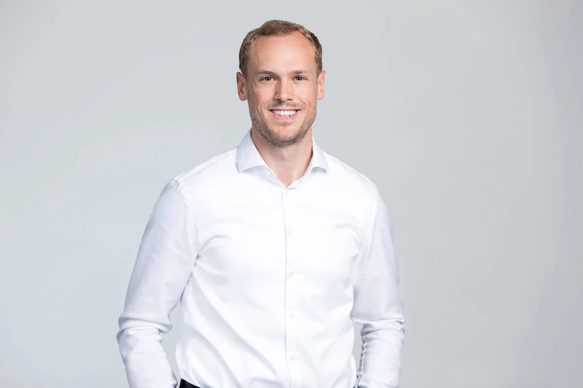 Portrait von Marco Oberhäuser, Leading Expert für integrierte Data und AI Plattformen sowie Cloud Architekturen. Marco Oberhäuser Leading Expert für Microsoft Fabric